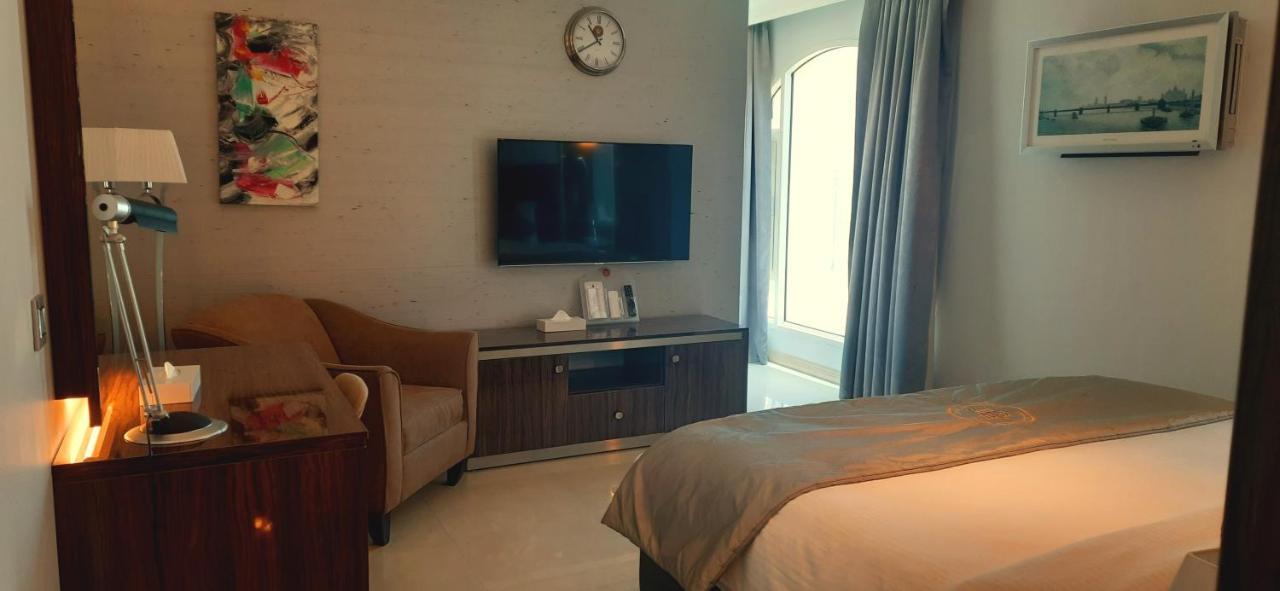 アル スルタン ビーチ リゾート アル・ホール エクステリア 写真 A bedroom at the hotel