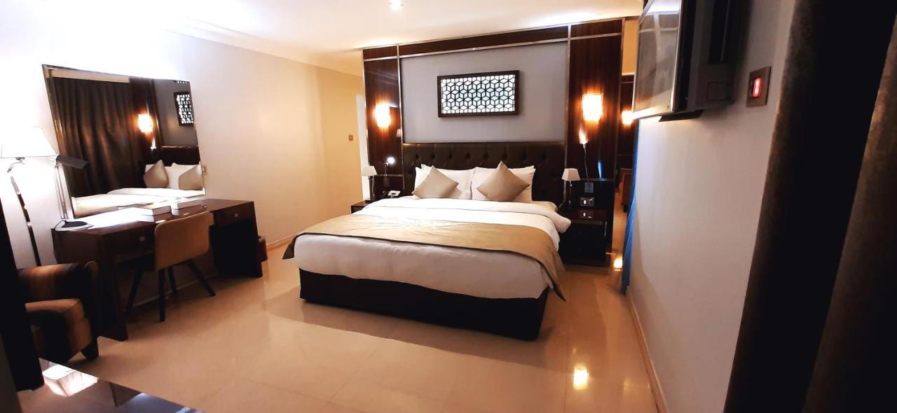 アル スルタン ビーチ リゾート アル・ホール エクステリア 写真 A bedroom at the hotel