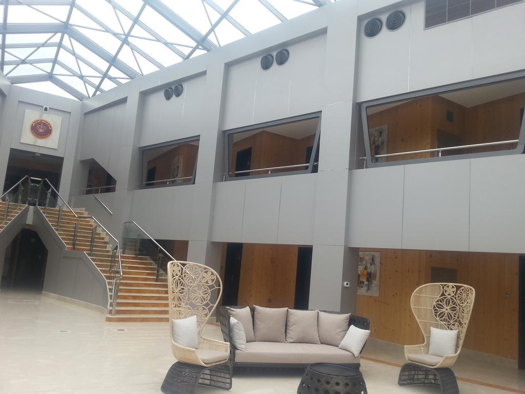 アル スルタン ビーチ リゾート アル・ホール エクステリア 写真 Interior of the hotel