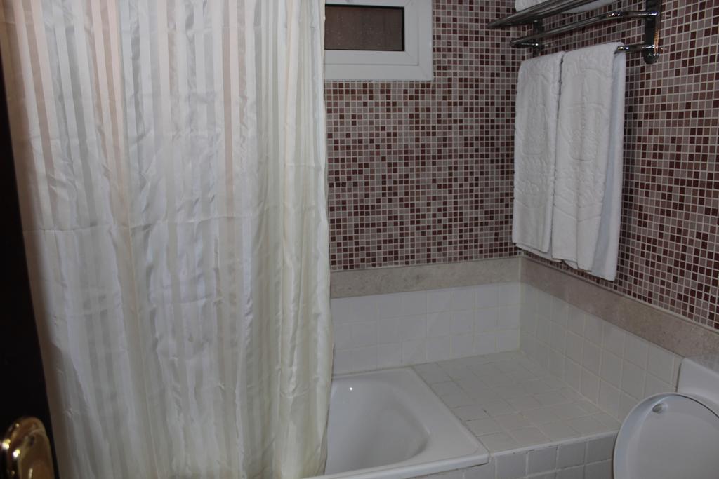 アル スルタン ビーチ リゾート アル・ホール エクステリア 写真 A shower curtain