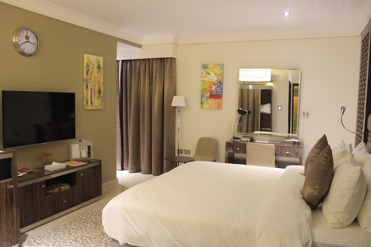 アル スルタン ビーチ リゾート アル・ホール エクステリア 写真 A bedroom at the hotel