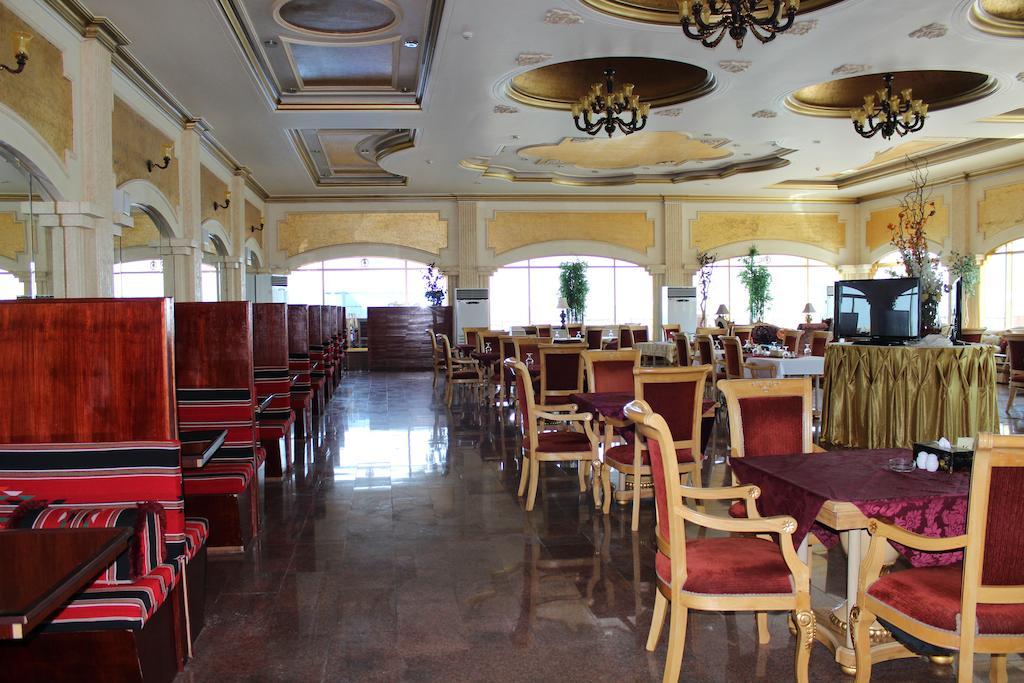 アル スルタン ビーチ リゾート アル・ホール エクステリア 写真 The restaurant