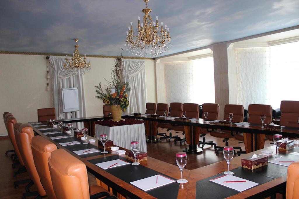 アル スルタン ビーチ リゾート アル・ホール エクステリア 写真 The conference room